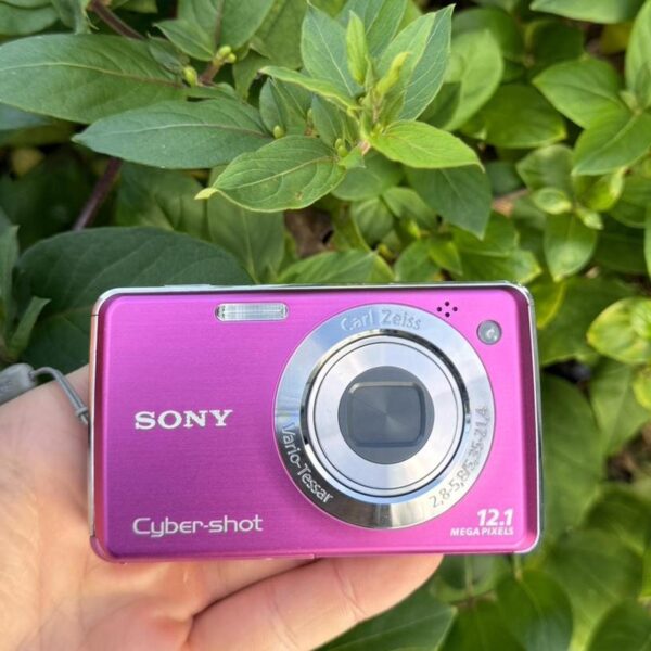 Sony Cybershot DSC W220 12.1 MP Pink - Image 3