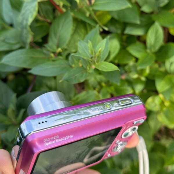 Sony Cybershot DSC W220 12.1 MP Pink - Image 4