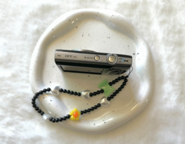 Canon ixy120 digital camera - Image 2