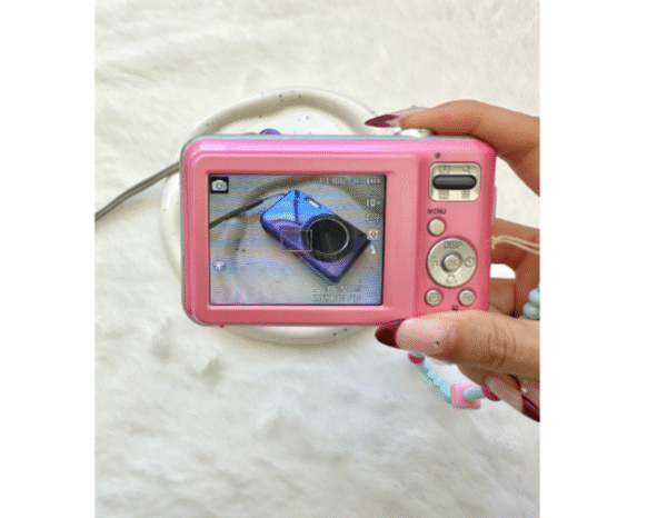 Samsung pink ES65 digital camera - Image 3