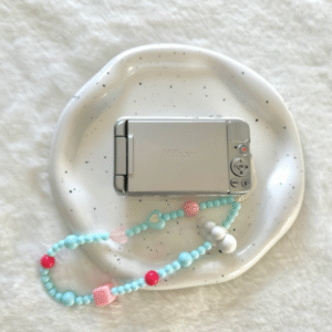Nikon white coolpix s6600 flip screen digital cameras
