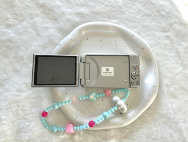 Nikon white coolpix s6600 flip screen digital cameras - Image 2