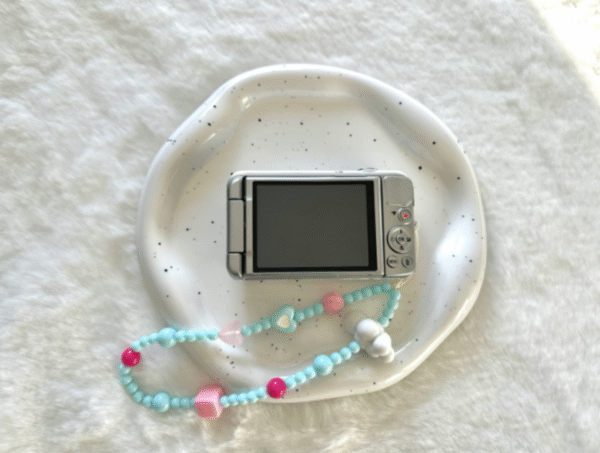 Nikon white coolpix s6600 flip screen digital cameras - Image 3