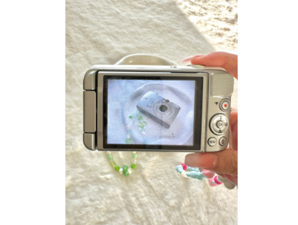 Nikon white coolpix s6600 flip screen digital cameras - Image 5