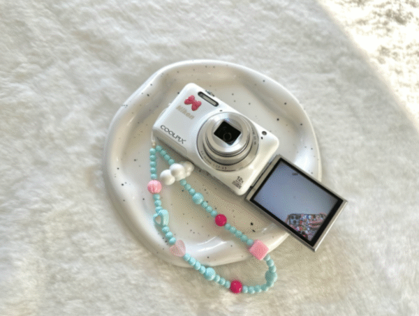 Nikon white coolpix s6600 flip screen digital cameras - Image 6