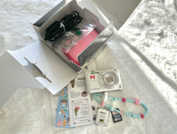 Nikon white coolpix s6600 flip screen digital cameras - Image 7