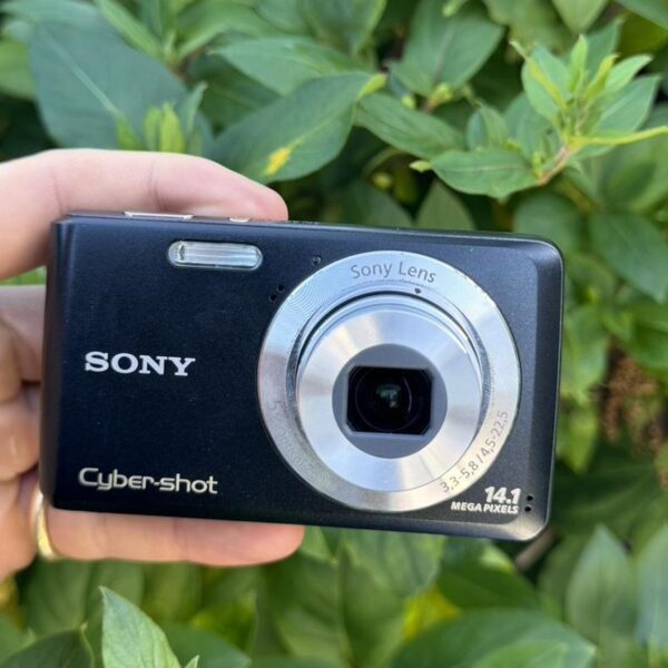 Sony DSC-W520 14.1MP Complete - Image 4