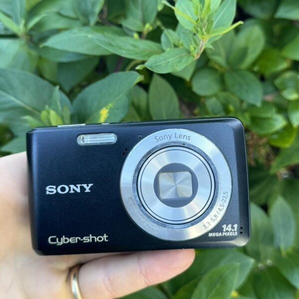 Sony DSC-W520 14.1MP Complete - Image 3