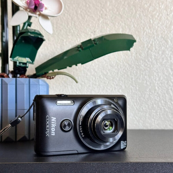 Nikon Coolpix S6900 16Mp Black Compact Digital Camera With Flip Screen And Wi Fi Hj - Image 2