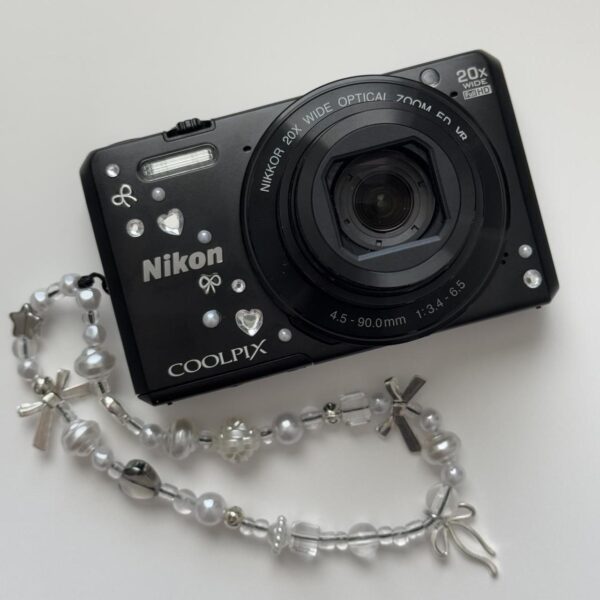 Nikon Coolpix S7000 Digital Camera Bundle Jh