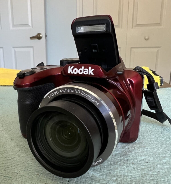 📸 Kodak PixPro AZ401 Digital Camera – Red | Pre-Owned Bundle - Image 3