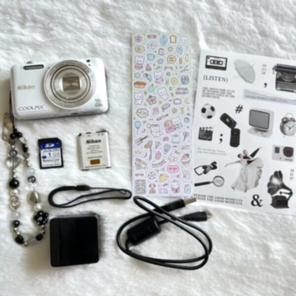 Nikon Coolpix S6600 Digital Camera with Flip... - Image 4
